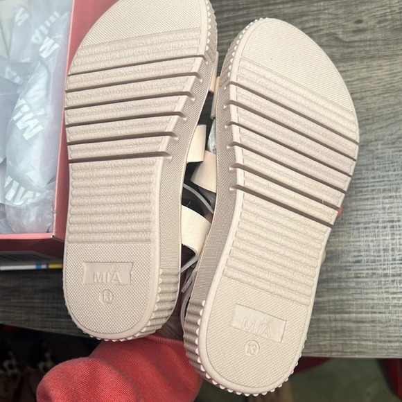 Youth Mia Sandals Blush Size 13 NWT - Picture 5 of 6